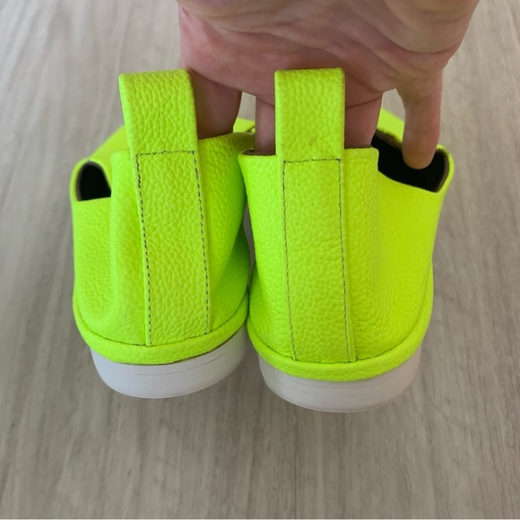 U-Dot “U.No.5” by Takumi Inomata Neon Leather Slip-ons - Picture 5 of 9